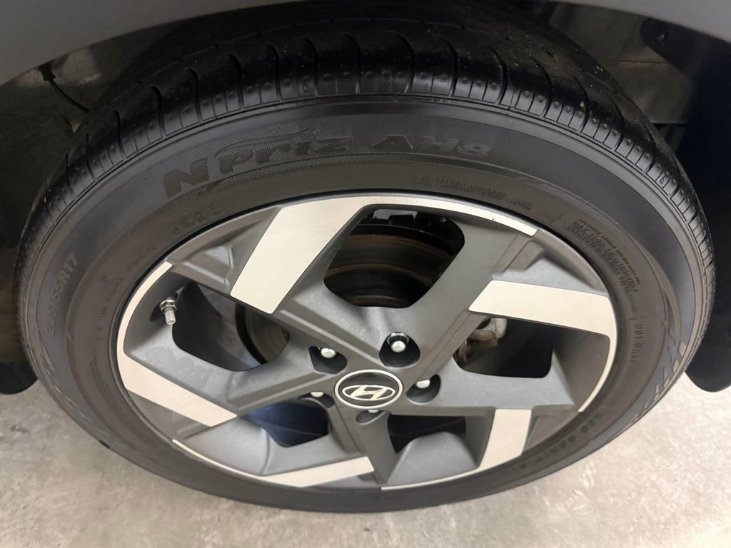 Certified 2022 Hyundai Venue SEL image 18