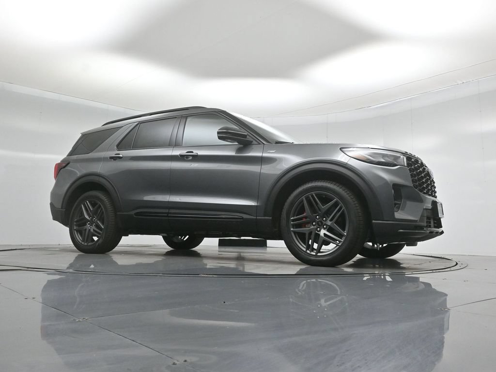 New 2026 Ford Explorer ST-Line w/ ST-Line Street Pack RWD image 3