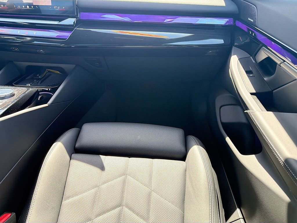 Used 2025 BMW 540i xDrive image 18