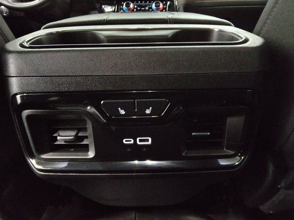 Used 2025 GMC Sierra 2500 AT4 image 36