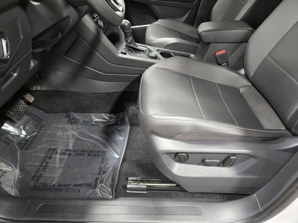 Used 2020 Volkswagen Tiguan SE w/ Panoramic Sunroof Package image 11