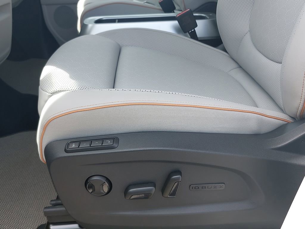 New 2025 Volkswagen ID. Buzz 1st Edition image 31