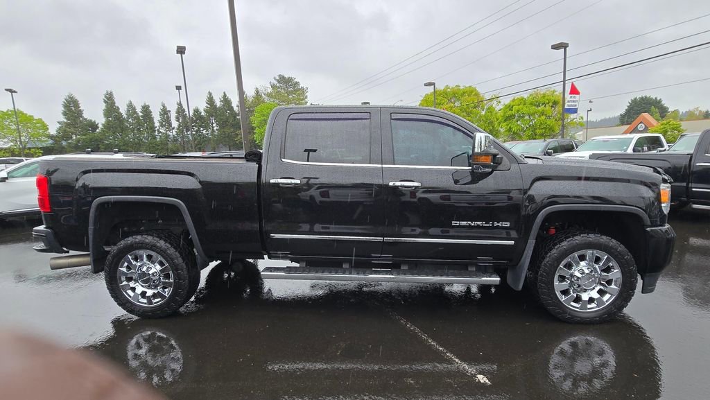 Used 2015 GMC Sierra 2500 Denali w/ Duramax Plus Package AWD/4WD image 2