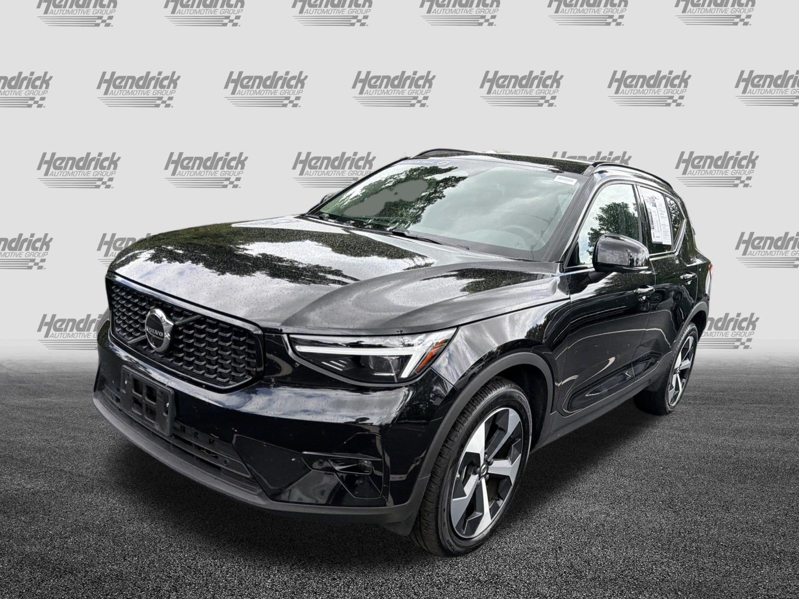 Certified 2026 Volvo XC40 B5 Plus AWD/4WD image 5