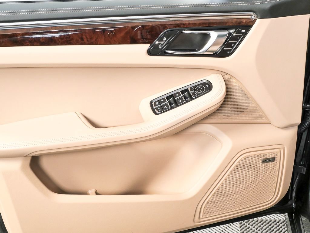 Certified 2025 Porsche Macan GTS image 6