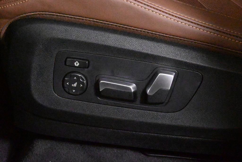 Used 2026 BMW X5 xDrive50e w/ M Sport Package image 28