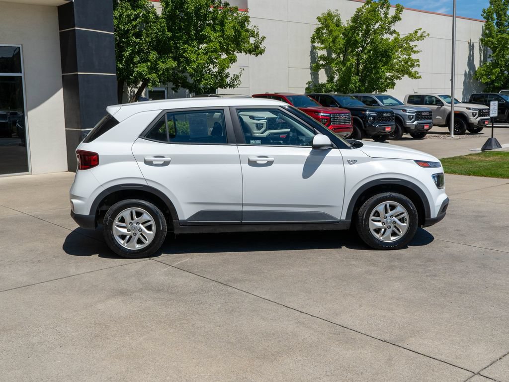 Used 2021 Hyundai Venue SE FWD image 8