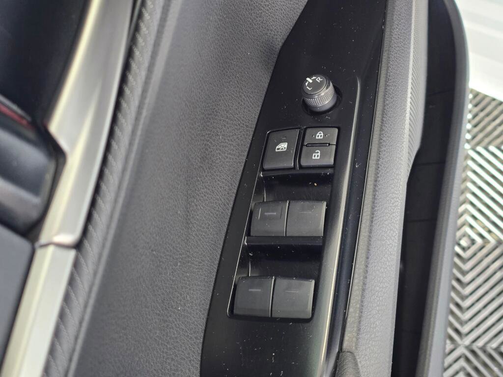 Used 2025 Toyota Camry SE image 67