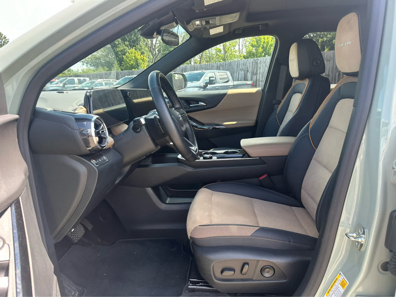 Used 2025 Chevrolet Equinox ACTIV AWD/4WD image 8