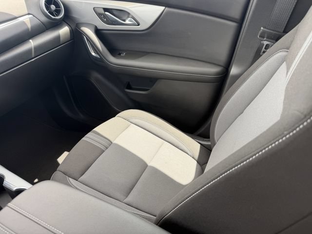 Used 2023 Chevrolet Blazer LT FWD image 18