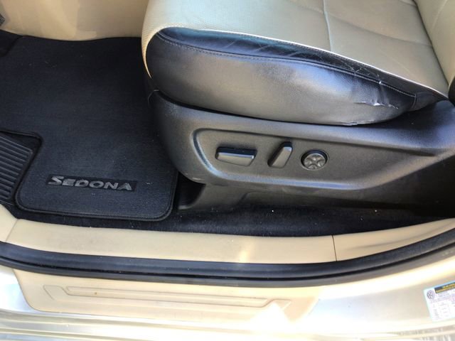 Used 2015 Kia Sedona SX FWD image 24