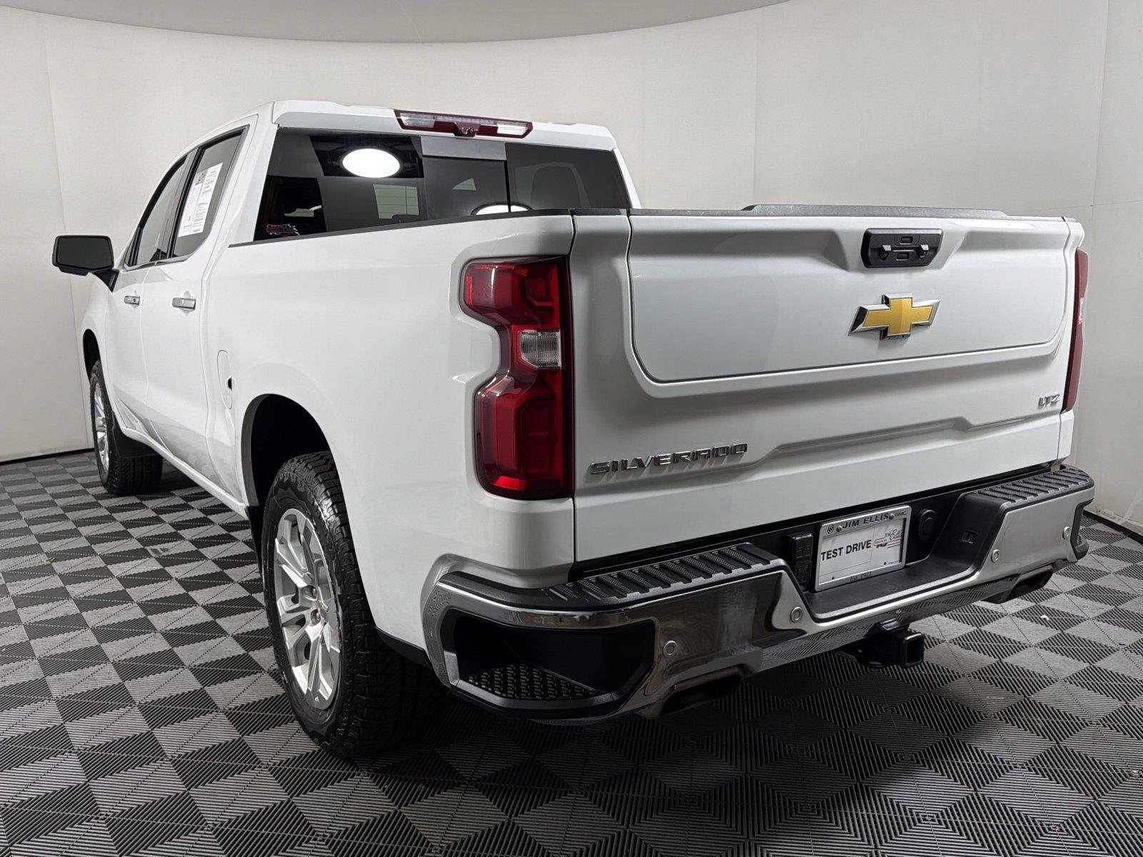 Used 2024 Chevrolet Silverado 1500 LTZ w/ Technology Package AWD/4WD image 4