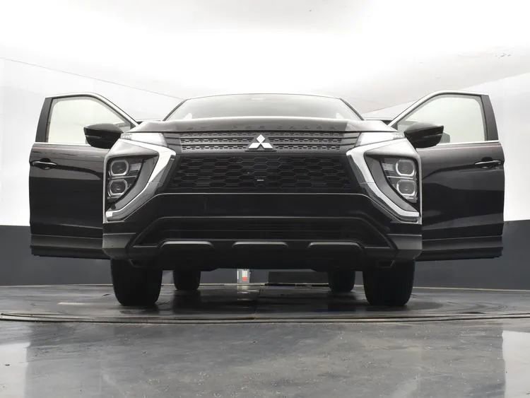 Used 2024 Mitsubishi Eclipse Cross LE AWD/4WD image 11