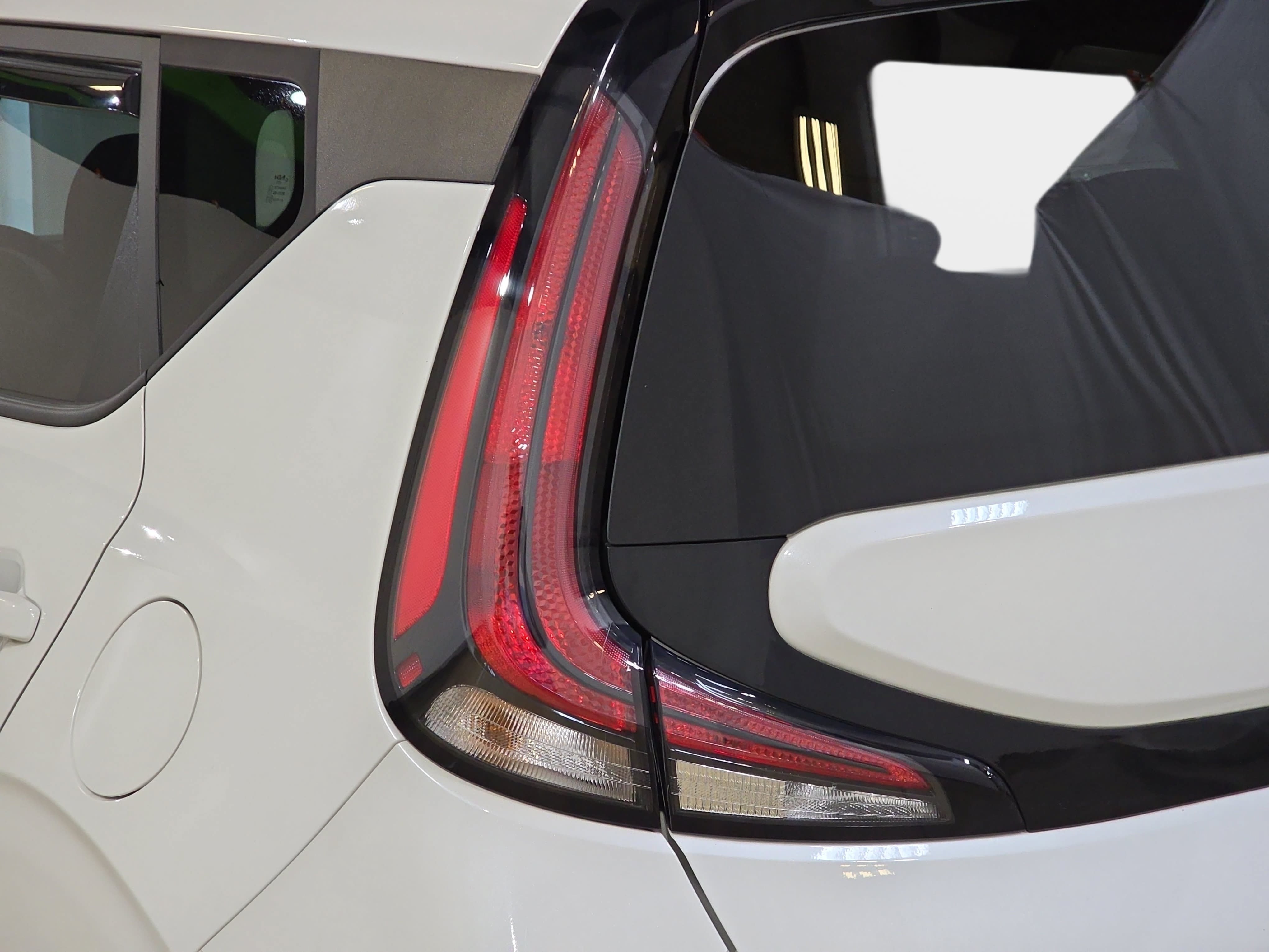 Used 2023 Kia Soul LX w/ LX Technology Package FWD image 29