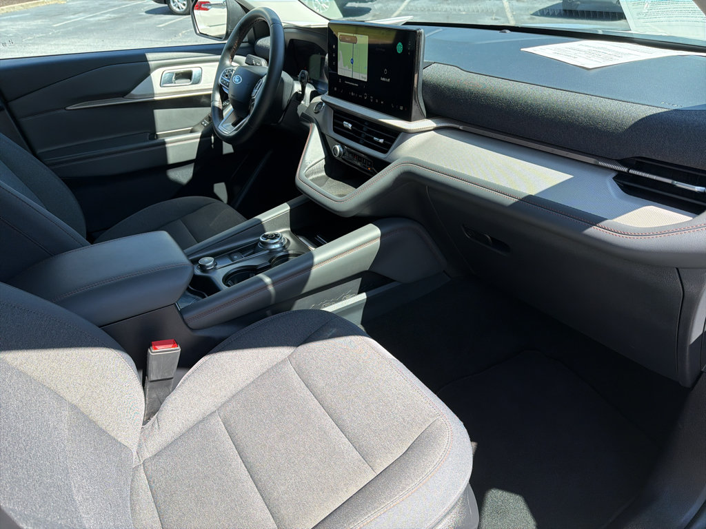 Used 2025 Ford Explorer Active RWD image 21