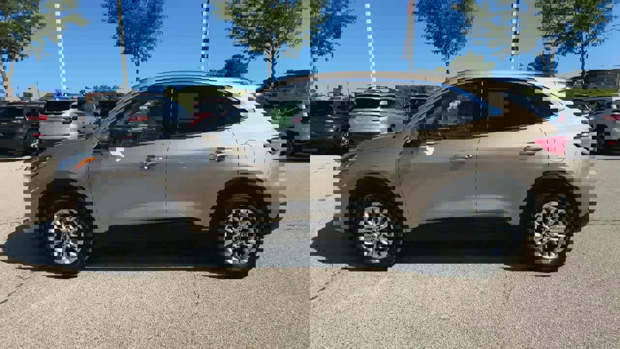 Used 2020 Ford Escape SE image 5