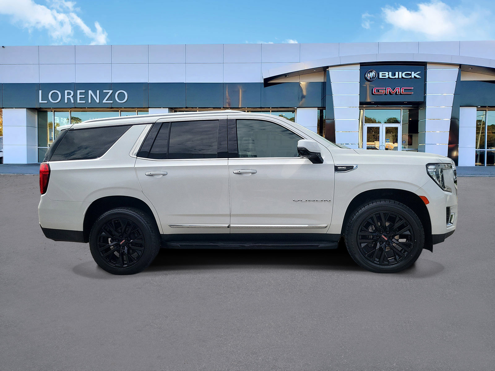 Used 2022 GMC Yukon SLT w/ SLT Premium Package AWD/4WD image 4