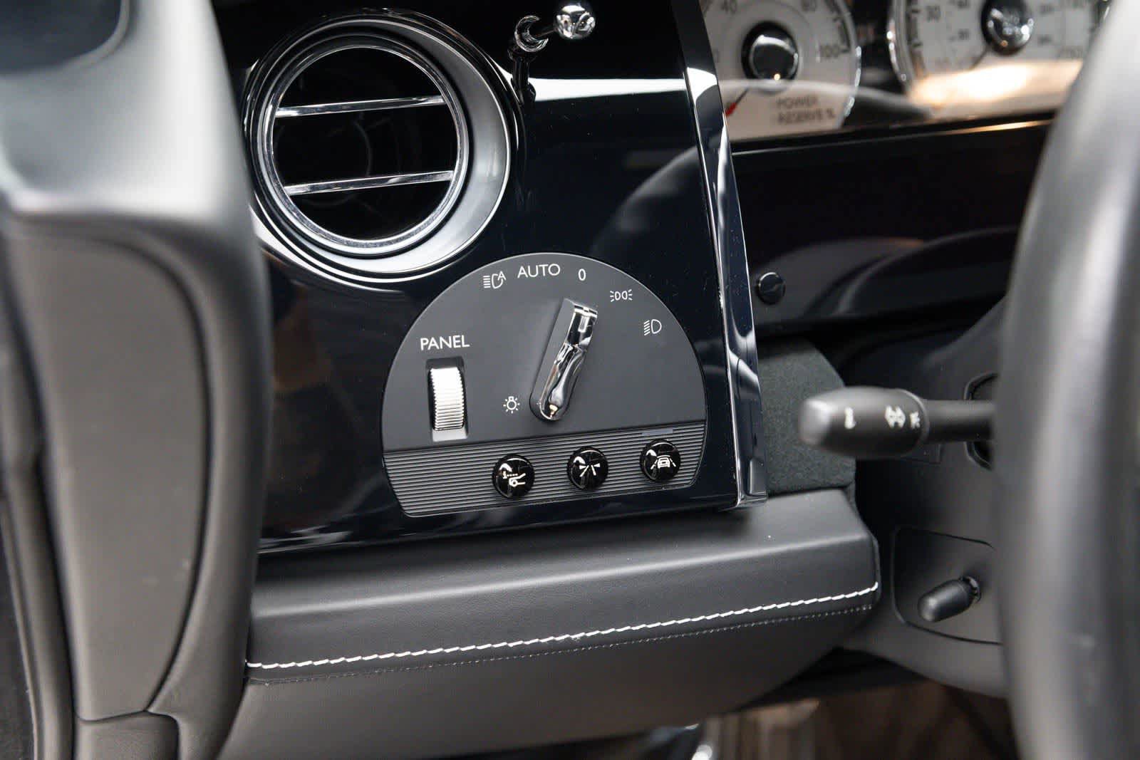 Certified 2018 Rolls-Royce Wraith RWD image 28