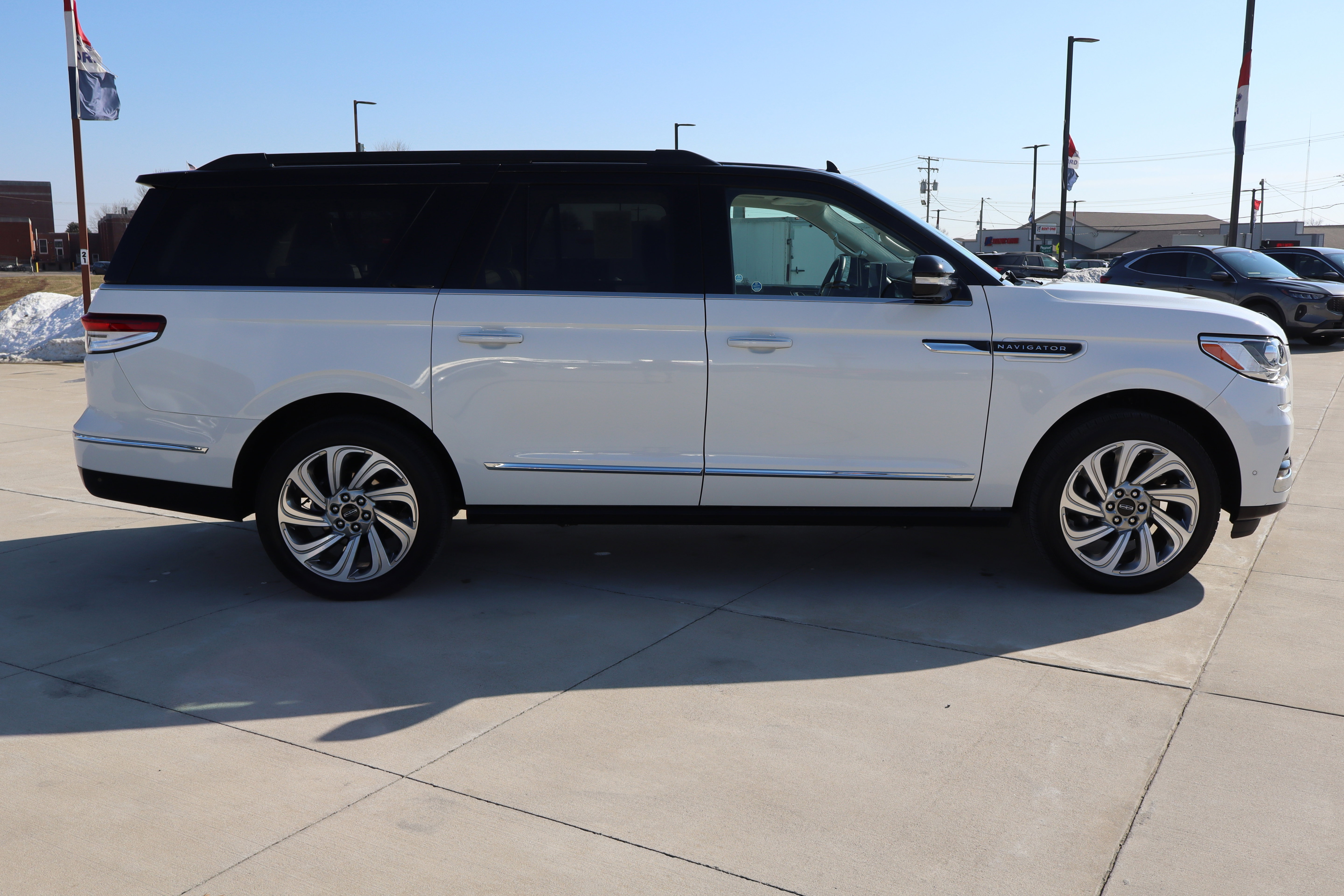 Used 2024 Lincoln Navigator L Black Label AWD/4WD image 5