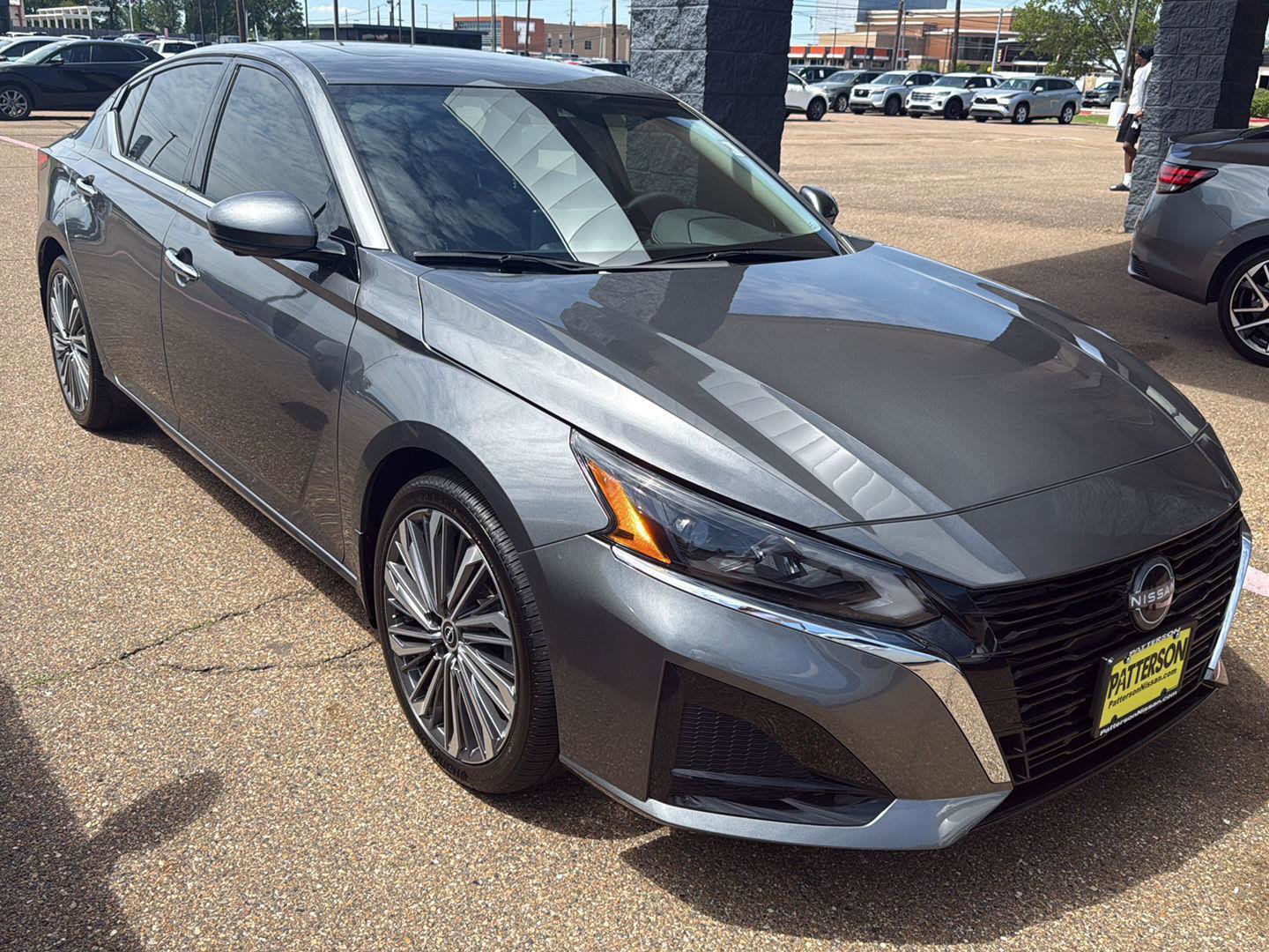 Used 2025 Nissan Altima 2.5 SL image 1