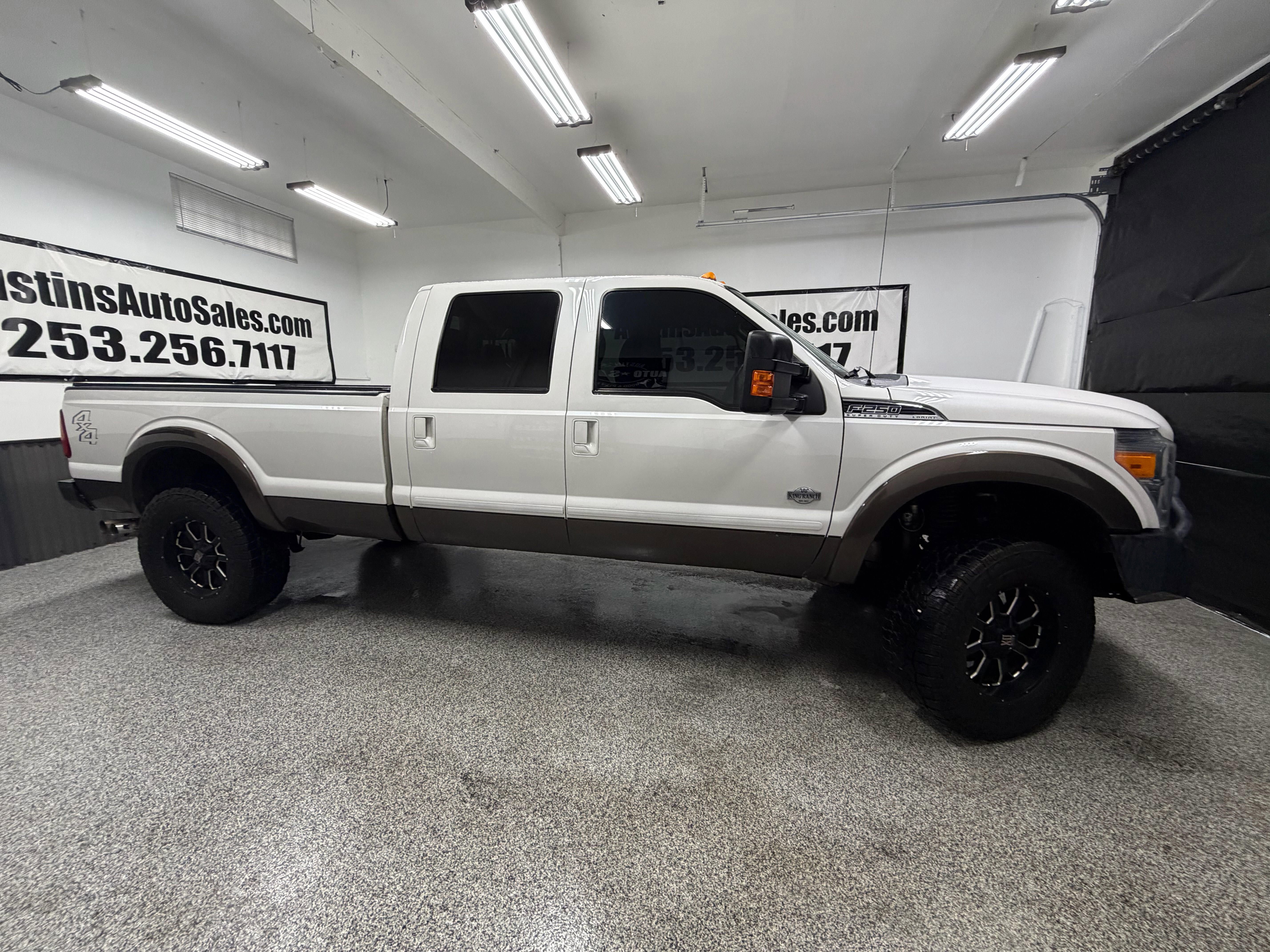 Used 2016 Ford F250 King Ranch w/ King Ranch w/Chrome Package AWD/4WD image 2