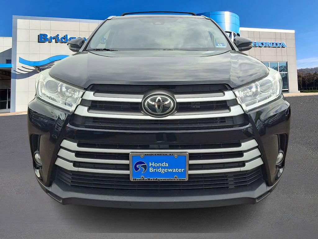 Used 2019 Toyota Highlander XLE AWD/4WD image 2