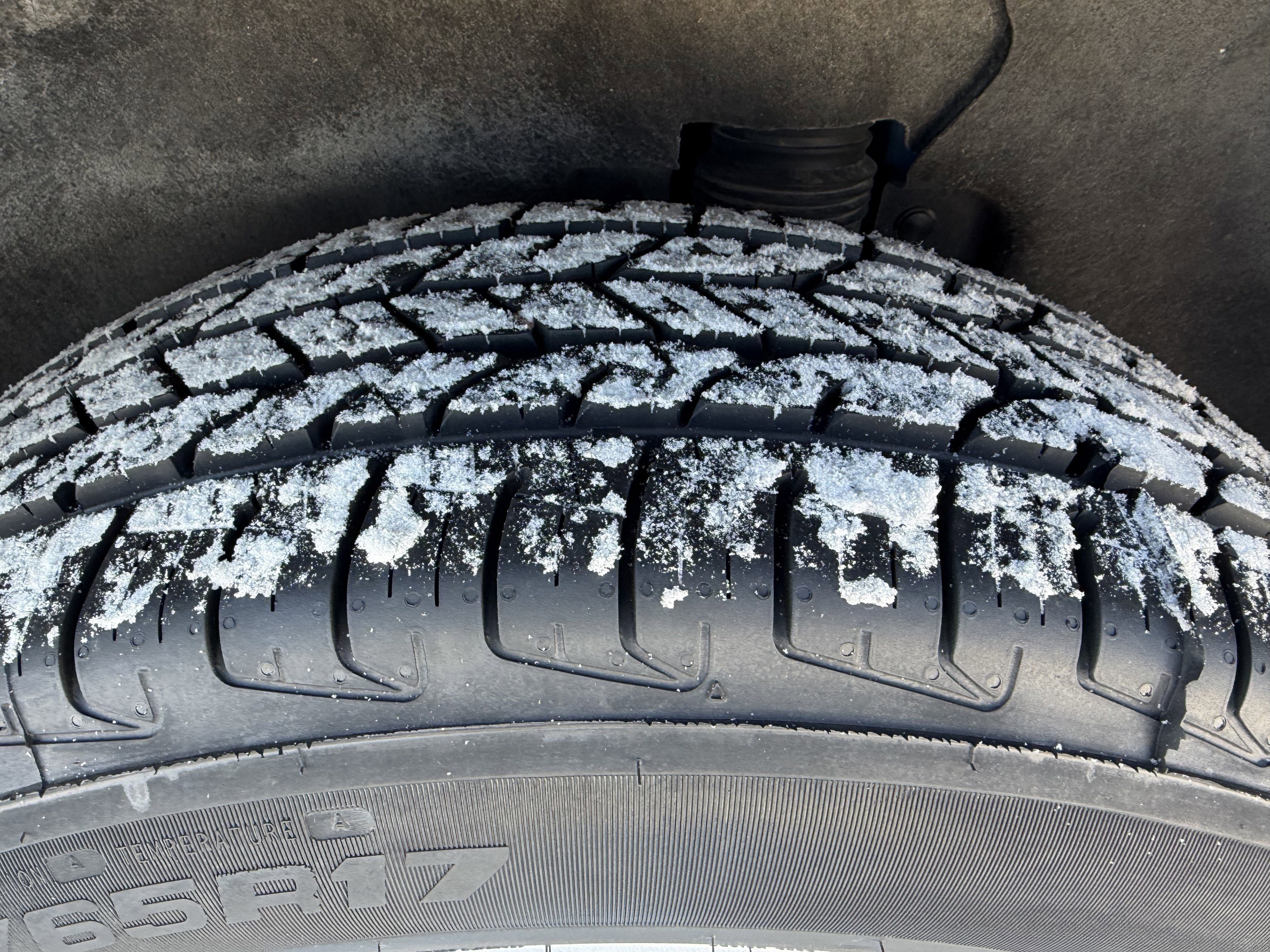 Used 2024 GMC Terrain SLE image 21