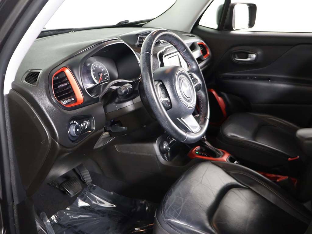 Used 2017 Jeep Renegade Trailhawk w/ Premium Trailhawk Package AWD/4WD image 22