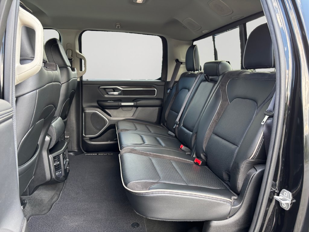 Used 2022 RAM 1500 Laramie AWD/4WD image 15