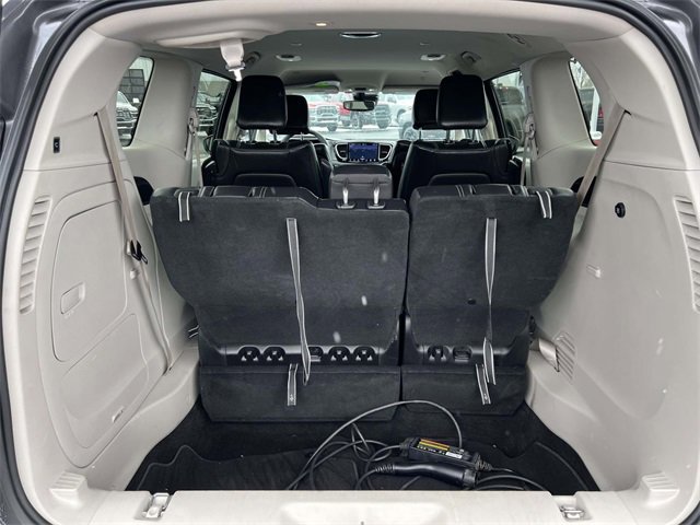 Certified 2022 Chrysler Pacifica Touring-L w/ Uconnect Theater Family Group image 7
