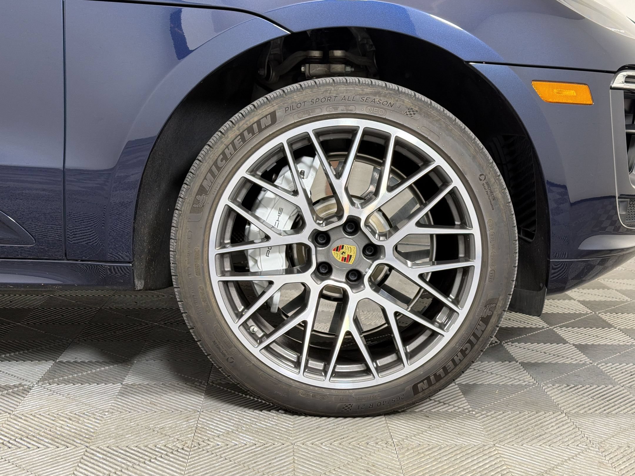 Certified 2020 Porsche Macan Turbo AWD/4WD image 14