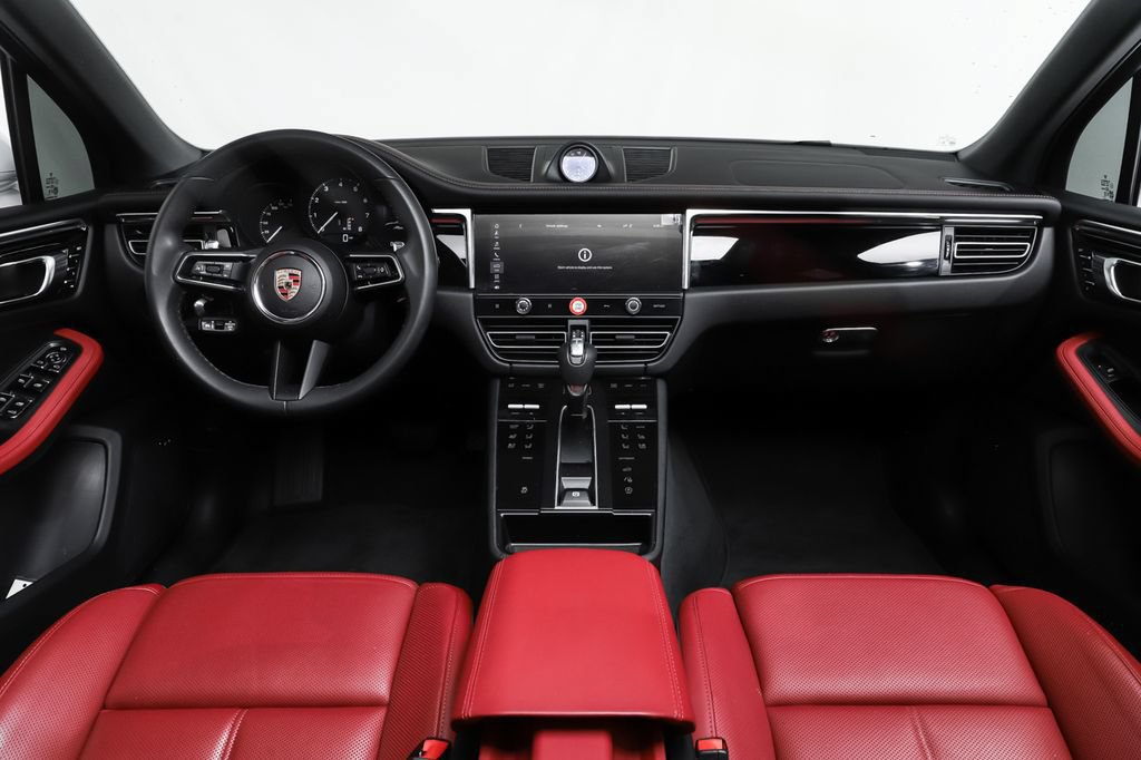 Used 2025 Porsche Macan AWD/4WD image 7