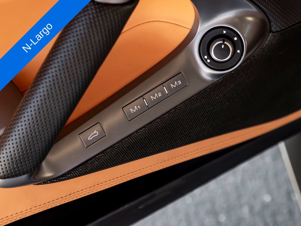 Used 2020 Ferrari 812 Superfast RWD image 34