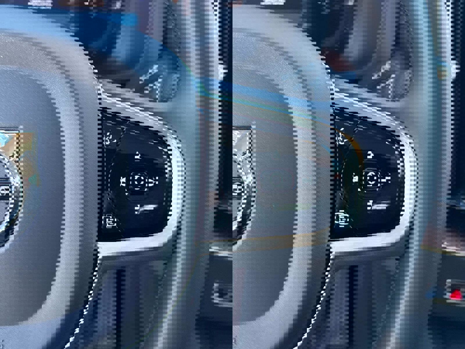 Certified 2023 Volvo XC60 T8 Ultimate w/ Climate Package image 27