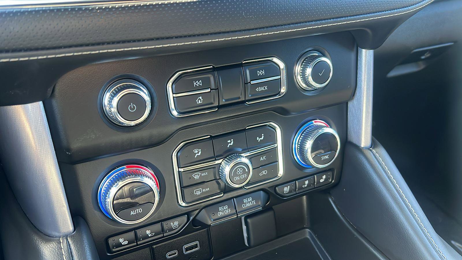 Used 2024 GMC Yukon SLT image 13