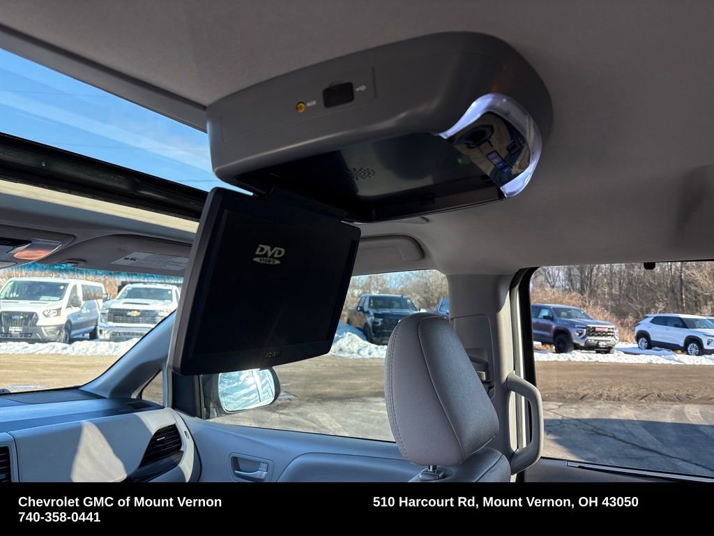 Used 2017 Toyota Sienna L image 29