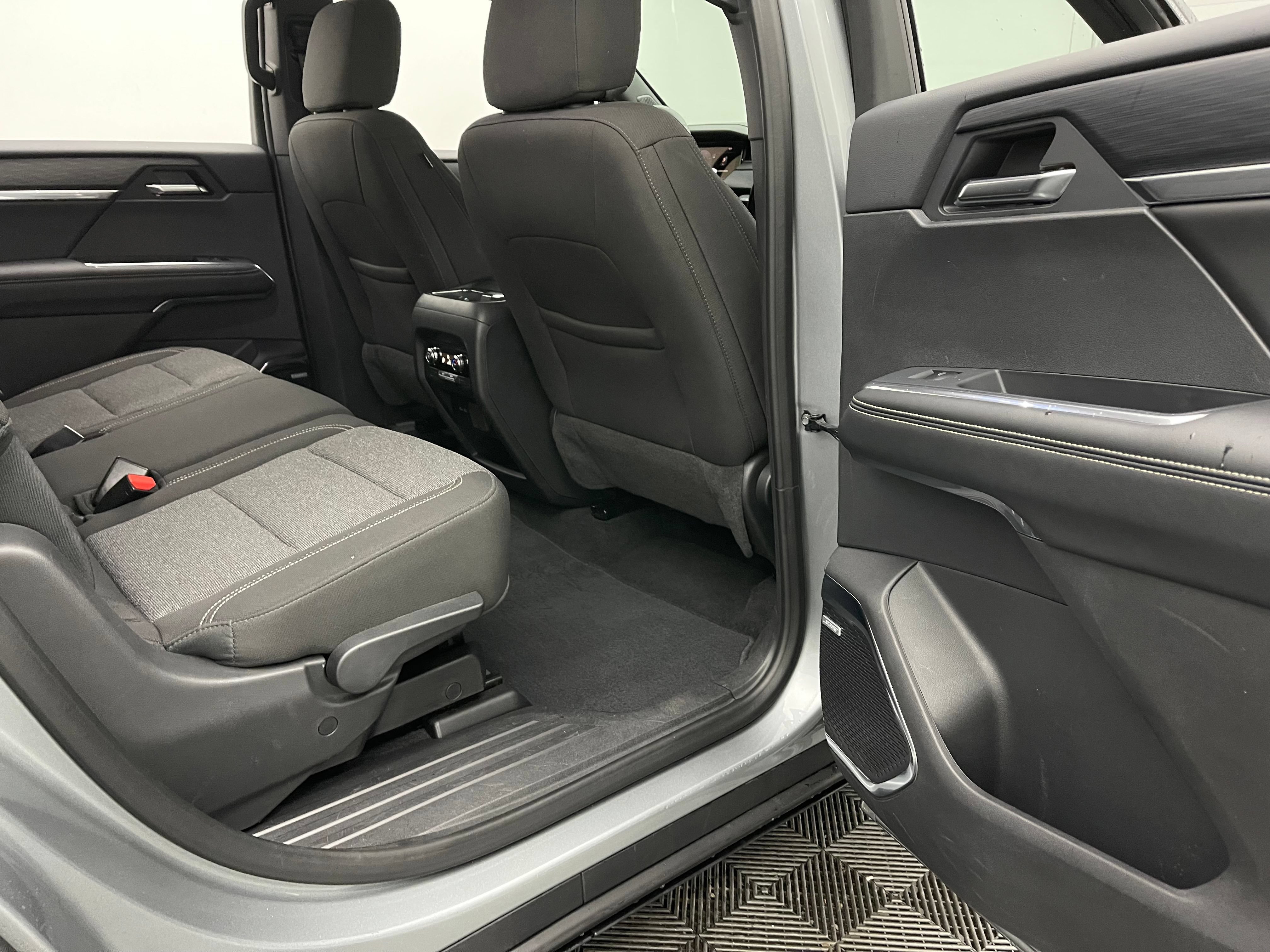 Used 2025 GMC Acadia Elevation FWD image 36