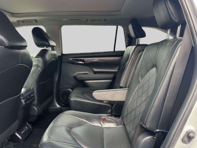 Used 2024 Toyota Highlander Platinum AWD/4WD image 14