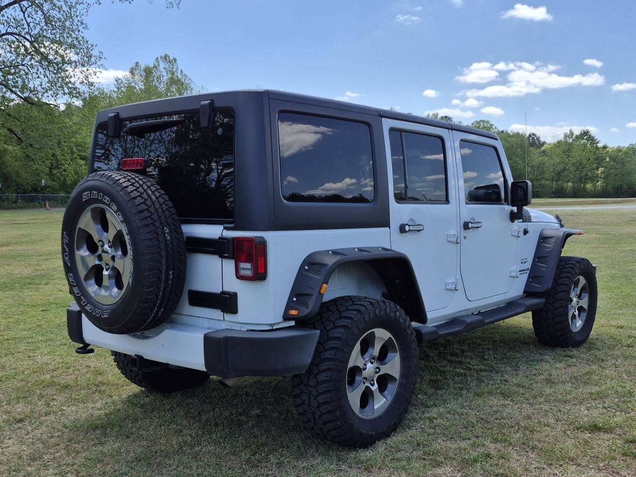 Used 2016 Jeep Wrangler Unlimited Sahara w/ Max Tow Package AWD/4WD image 9