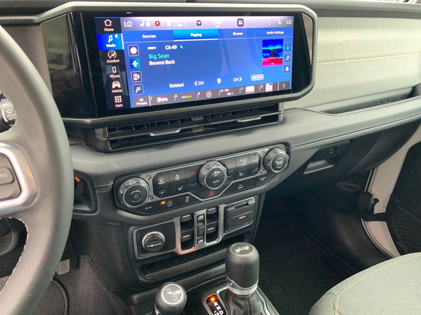 Used 2025 Jeep Wrangler Sahara image 18