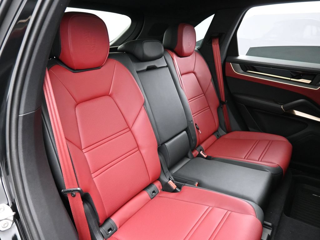 Certified 2025 Porsche Cayenne S AWD/4WD image 27
