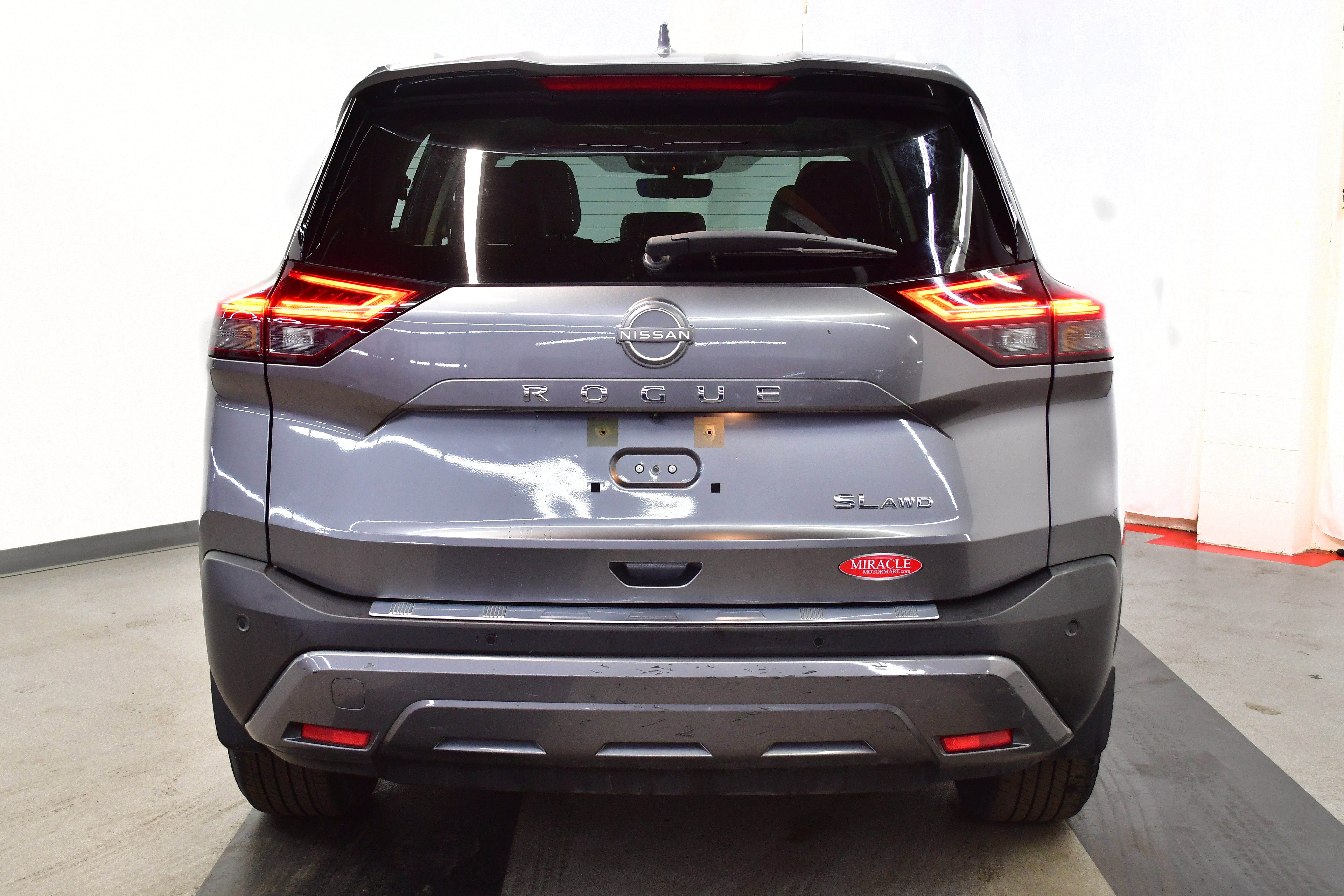 Used 2023 Nissan Rogue SL w/ SL Premium Package image 9