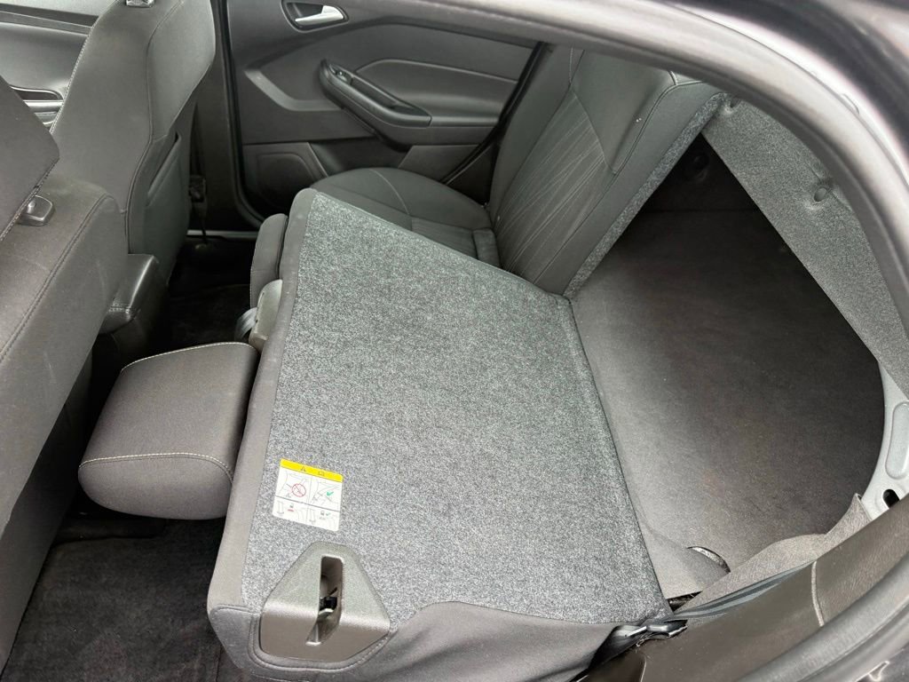 Used 2017 Ford Focus SE FWD image 35