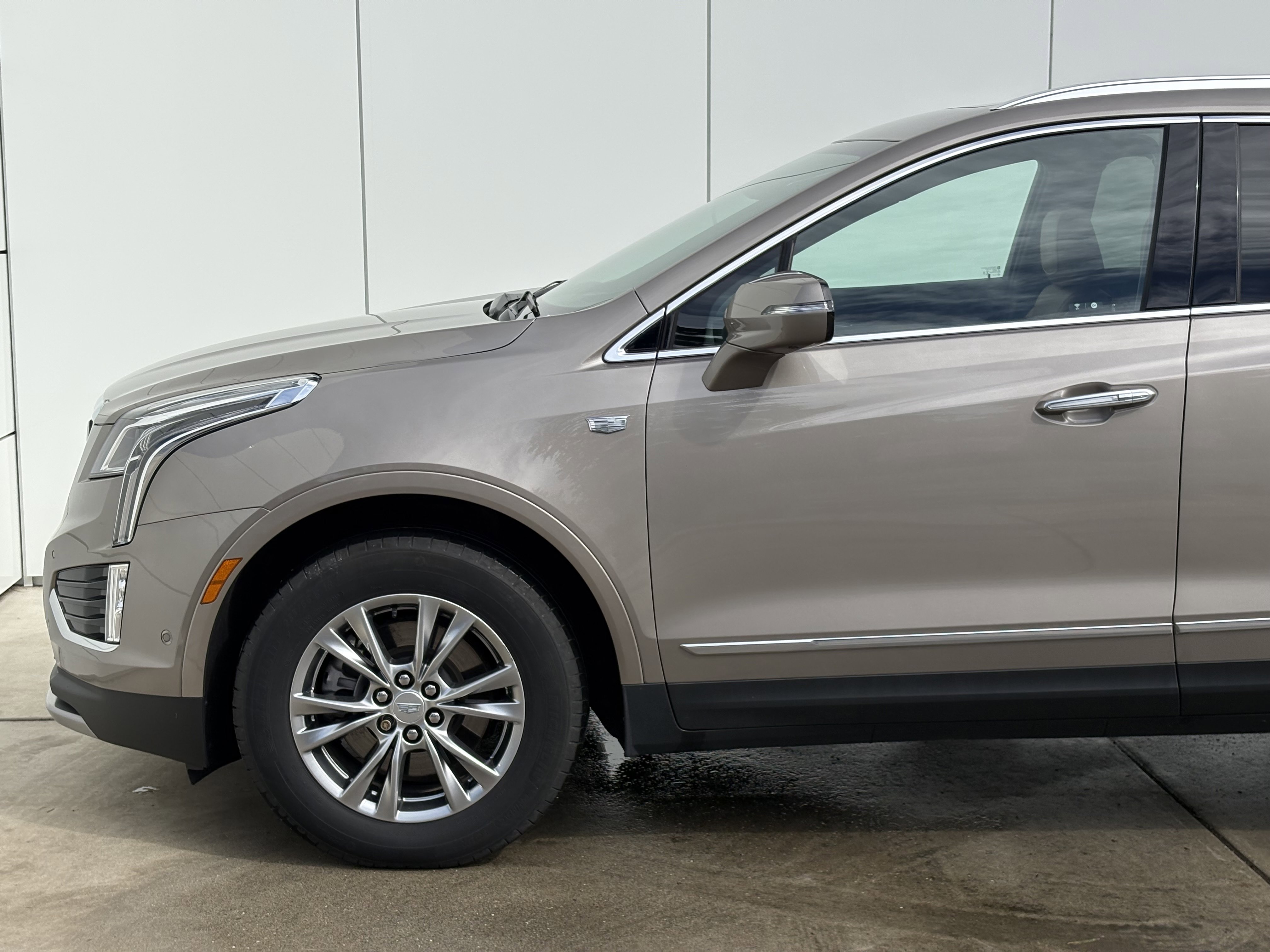 Certified 2023 Cadillac XT5 Premium Luxury w/ Technology Package image 5