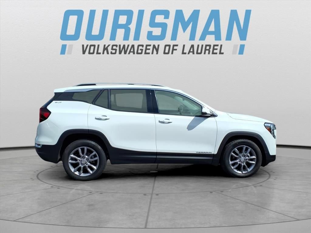 Used 2024 GMC Terrain SLT image 2