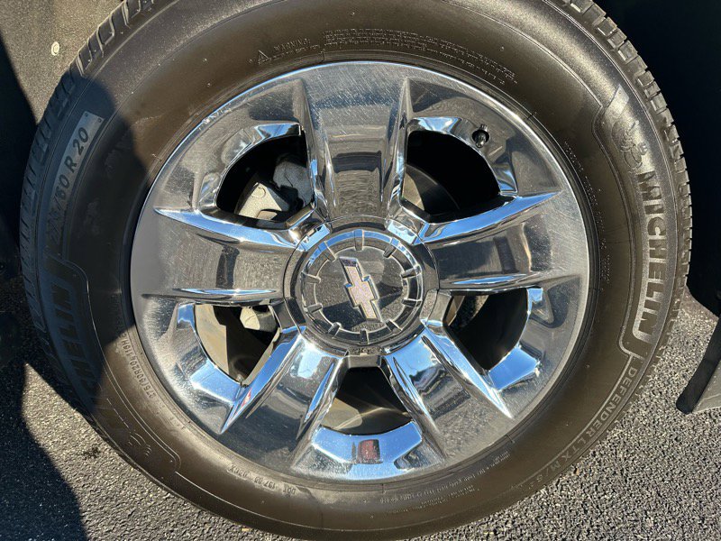 Used 2018 Chevrolet Suburban LT w/ LT Signature Package image 38