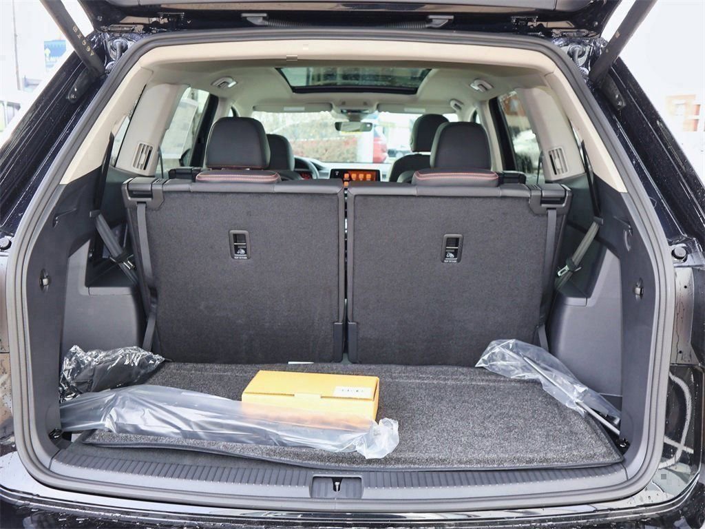 New 2026 Volkswagen Atlas Peak Edition image 11