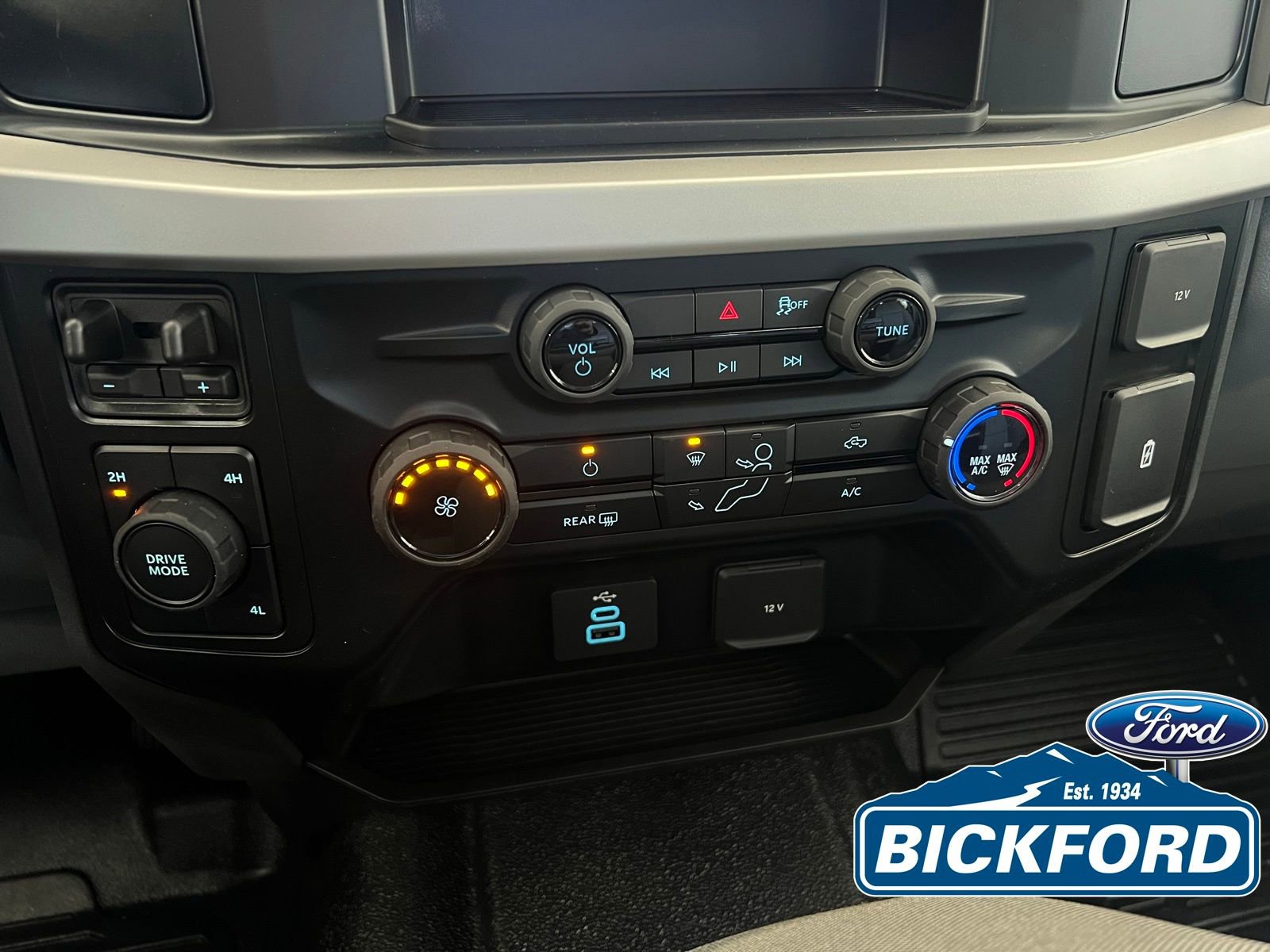 New 2026 Ford F550 4x4 Crew Cab image 12