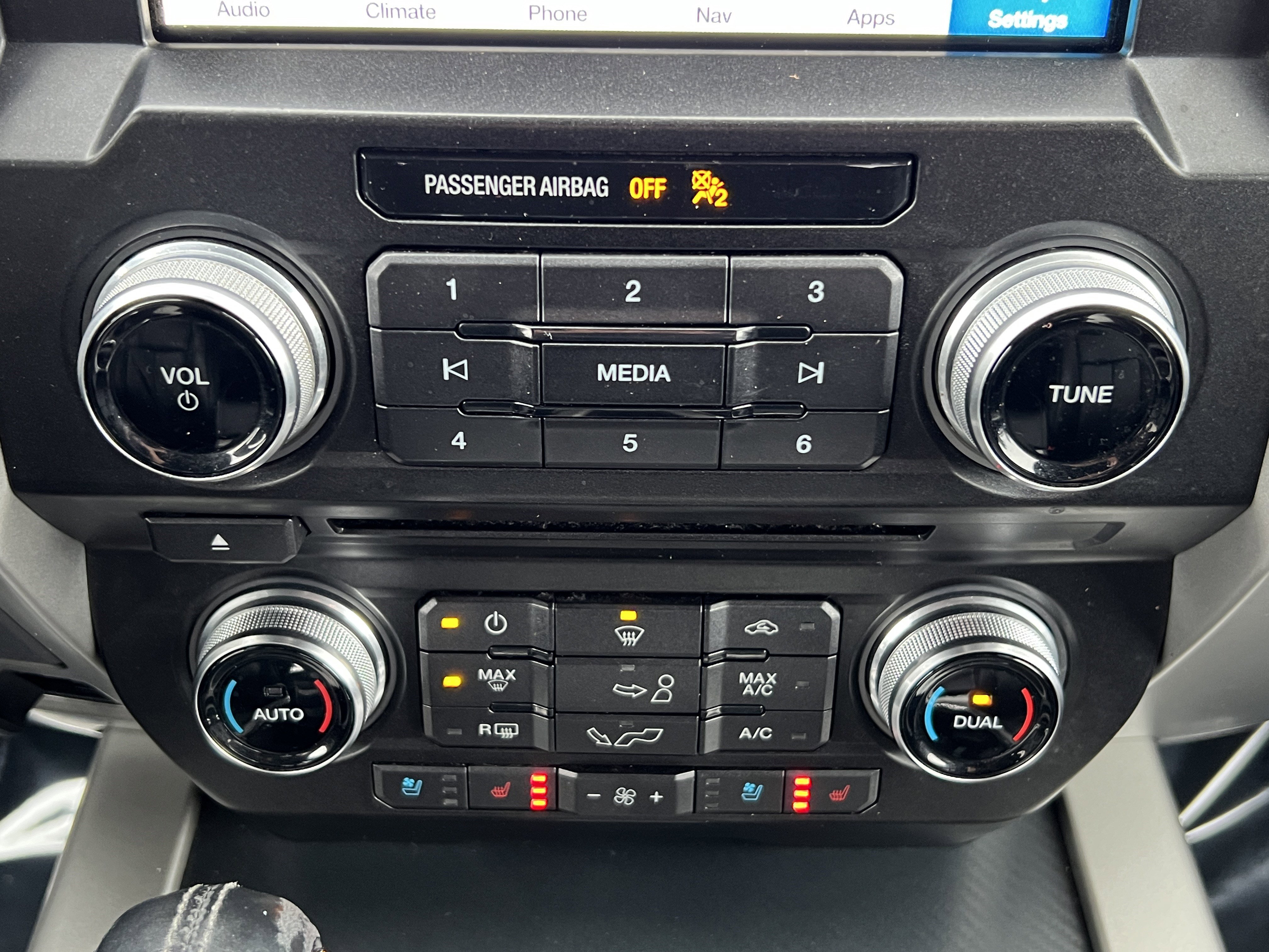 Used 2018 Ford F150 Lariat w/ Equipment Group 502A Luxury image 27