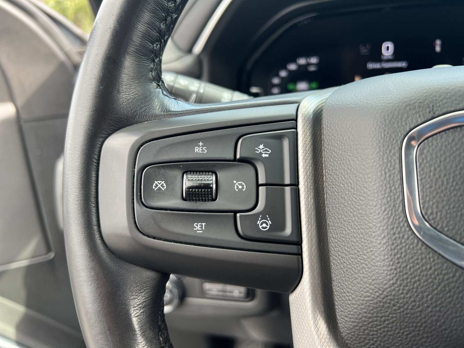Used 2023 GMC Yukon XL Denali w/ Advanced Technology Package AWD/4WD image 34